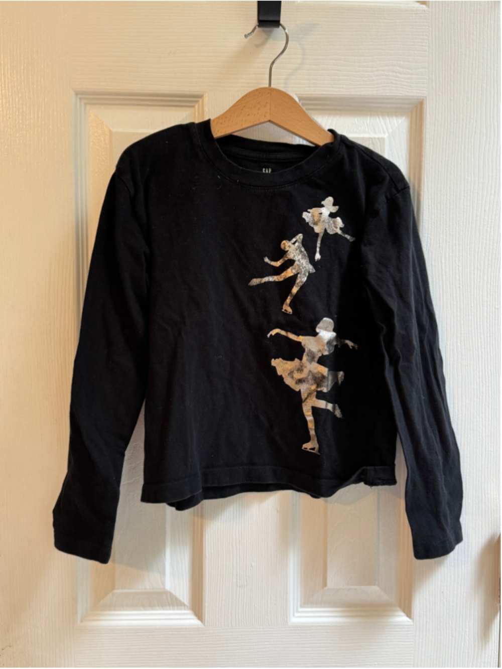 Girls Gap Long Sleeve Tee Shirt Size S Black Silver Ice Skater Graphic